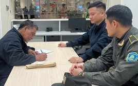 Lạc ở phố cổ Hà Nội, du khách Philippines lên sân bay Nội Bài nhờ giúp đỡ