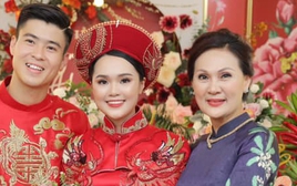 Hiếm có mẹ vợ nào như phu nhân Chủ tịch CLB Sài Gòn: Tự tay đi giày cho con rể Duy Mạnh gây xúc động