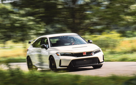 Sống sót qua 'án tử' khí thải nhưng Civic Type R 2026 lại gây tranh cãi: Giá tăng phi mã, công nghệ dậm chân tại chỗ trước sức ép từ Toyota GR Corolla