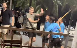 Vụ quán bar có nhân viên cầm xẻng dọa đánh khách nước ngoài: Phạt tiền, buộc ngưng hoạt động