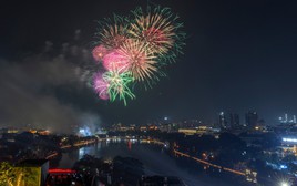 Hồ Gươm, Hồ Tây rực sáng pháo hoa mừng 72 năm Giải phóng Thủ đô