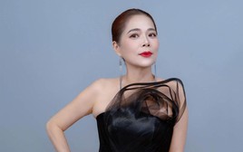 Nữ ca sĩ đại gia miền Trung nhắc nhở một số nghệ sĩ: "Bớt bớt lại"