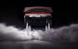 Video: Tesla Roadster - ô tô điện biết bay, xoay vòng trên không