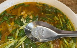 Lời khuyên đến tất cả các gia đình đang dùng 4 loại thìa này: Không khác gì... "nuốt độc"!