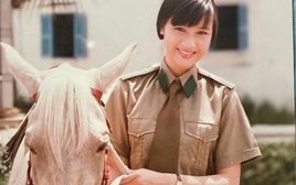 "Nữ hoàng ảnh lịch" U60 tiết lộ cách tập cười sau biến cố gãy đốt sống
