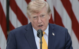 Ông Trump căng thẳng với Iran vì vụ Flydubai, Mỹ thêm lực lượng tới Trung Đông