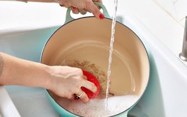 5 sai lầm khi rửa bát bằng nước rửa chén mà nhiều gia đình không để ý
