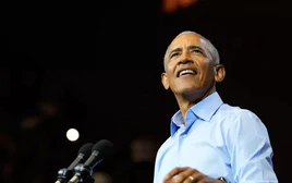 Ông Obama chỉ trích Tổng thống Trump, chê Nhà Trắng như ‘nhà hàng’