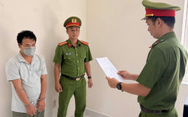 Bắt người đàn ông chửi bới, cầm kéo đuổi nhân viên y tế ở Vũng Tàu