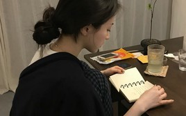 Chồng mất 2 năm nhưng tôi vẫn nhận được quà của anh đúng sinh nhật, sự thật làm tôi khó xử