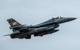 Tên lửa siêu thanh Blackbeard mang lại khả năng tấn công vượt trội cho F-16