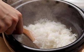 Lời khuyên đến tất cả các gia đình không rút nồi cơm điện sau ăn