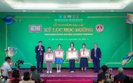 Việt Nam có học sinh mới lớp 1 đã lập kỷ lục đáng kinh ngạc: Hoàn thành 100 phép tính chỉ trong 36 giây, toàn số có 3 chữ số, tốc độ tính toán khiến tất cả “há hốc mồm”