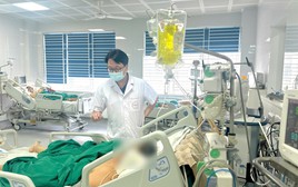 Suy đa tạng sau khi truyền dịch 'thải độc gan', 'truyền trắng' tại nhà