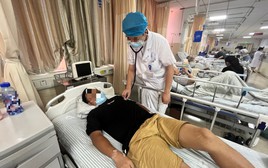 Người đàn ông 46 tuổi không rượu bia, không thuốc lá vẫn mắc ung thư tụy vì thứ nước tưởng chỉ người trẻ mê