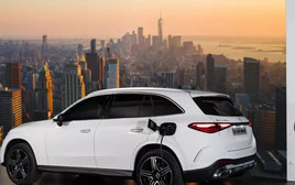 Xe Mercedes bán chạy nhất Việt Nam thêm bản hybrid, giảm giá bản xăng