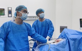 Bỏ qua dấu hiệu nước tiểu có màu lạ, cụ ông U80 đối mặt bệnh ung thư bể thận