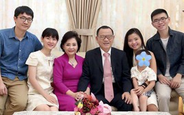 Việt Nam có một gia đình đứng sau đế chế nghìn tỷ: 2 con gái ngồi ghế Tổng giám đốc và Phó tổng giám đốc, con trai út vừa kinh doanh vừa đi hát