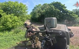 Khó tin cách Nga dùng xe bán tải gắn súng máy hạ UAV Ukraine