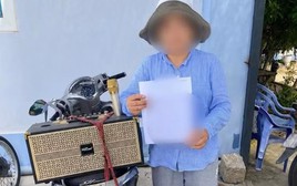 Người phụ nữ chở loa phát nhạc “trả nợ cho tôi” để đi đòi nợ: Hé lộ sự tình phía sau