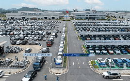 Xe nhập giá rẻ "càn quét" thị trường, áp lực giảm giá đè nặng lên dòng tiền doanh nghiệp ô tô