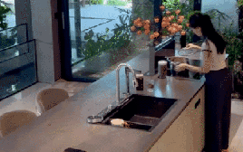 Ngôi nhà 450m2 của vợ chồng Hà Tĩnh như resort thu nhỏ: Khu vườn nhiệt đới bao quanh, cả căn nhà phủ 70% kính, góc nào cũng có view “triệu đô”