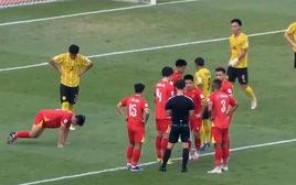 Báo Hàn Quôc bênh HLV Kim Sang-sik, bất ngờ với động thái của nhiều CĐV Việt Nam