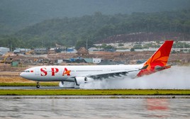 Đúng hôm nay - 8/10, sân bay Tân Sơn Nhất ghi nhận 2 máy bay bất ngờ chuyển hướng hạ cánh
