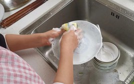 3 người một nhà lần lượt phát hiện ung thư tuyến giáp chỉ vì hay quên 1 điều mỗi khi rửa bát!