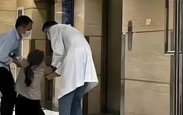 Bác sĩ bệnh viện tuyến đầu: "Sau 24 năm làm việc trong ICU, tôi thà nuôi đứa con ngốc nghếch một chút"