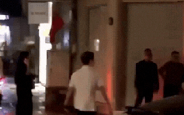 Clip nóng giữa đêm: Xô xát liên quan xe siêu sang Bentley ở trung tâm TP.HCM, tài xế bị truy đuổi đến cùng