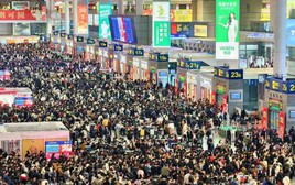 Cảnh tượng ngay lúc này ở ga tàu điện: Nhiều người không tin vào mắt mình