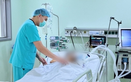 Chàng trai 20 tuổi suy hô hấp, hôn mê sâu, tổn thương phổi nặng vì chăm dùng 1 thứ vạn người trẻ tưởng hay