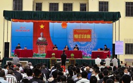 Tranh cãi nhau về một bộ phim, chém bạn tù trọng thương