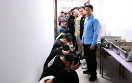 Campuchia đánh mạnh tụ điểm "đen", triệt hàng loạt sòng bạc lừa đảo lớn