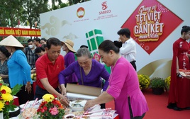 Người dân ba miền đón Tết sớm qua chiến dịch của Sabeco