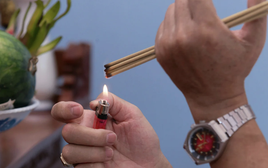 Đốt vàng mã, thắp nhang ngày Tết tránh ảnh hưởng sức khoẻ