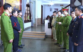 Thi hành lệnh bắt tạm giam giám đốc Lê Văn Lưu và kế toán Vũ Thùy Dương