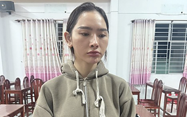 Khởi tố cô gái tạt sơn vào nhà người yêu cũ để trả thù ở TP.HCM