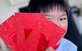 "Bà ngoại lì xì tận 5 triệu, bà nội cho mỗi 500 nghìn" - câu nói vô tư của đứa trẻ khiến hai bên gia đình cạch mặt nhau