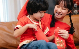 Chuyên gia cảnh báo: Dịp Tết, hãy nhớ giữ con em mình tránh xa 5 kiểu người thân có khả năng gây hại này