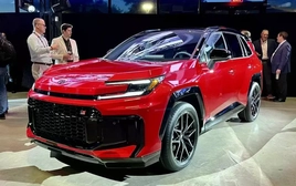 SUV ăn khách nhất của Toyota bán kênh giá hàng nghìn USD