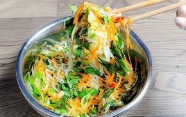 Ngày càng nhiều người trẻ mắc ung thư dạ dày, bác sĩ nói thẳng: 6 món ngày Tết thừa nhiều mấy cũng đừng để qua đêm!