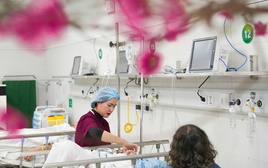 Bác sĩ tuyến cuối trực xuyên Tết, giành giật sự sống từng giây cho bệnh nhân