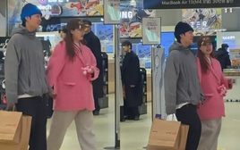 Vợ chồng nữ ca sĩ đình đám hẹn hò mùng 4 Tết, dính ngay tin mang thai