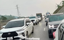 Cao tốc Bắc Nam qua hầm Thần Vũ ùn tắc liên tục