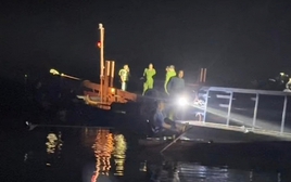 Vụ lật tàu trên hồ Thác Bà khiến 6 người mất tích: Tìm thấy thi thể 1 nạn nhân, xác định nguyên nhân