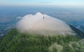 Ngọn núi tâm linh cao nhất miền Nam đón gần nửa triệu khách trong vài ngày qua