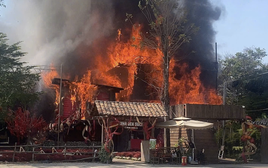 Cháy quán cà phê tại TP.HCM, nhiều tài sản bị thiêu rụi