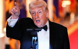 Ông Trump tuyên bố điều tàu bệnh viện tới Greenland